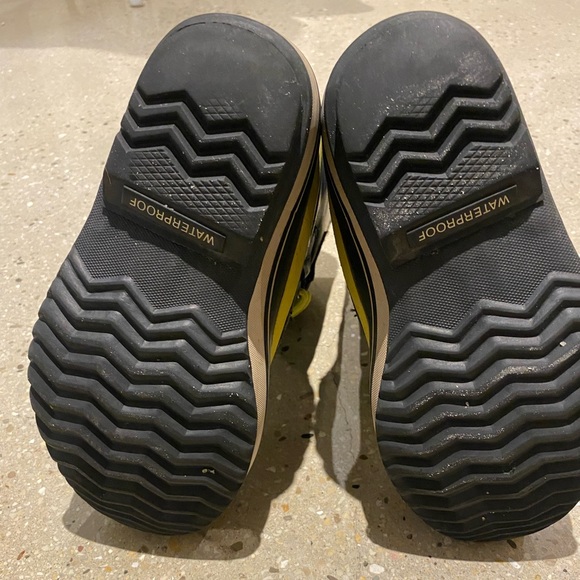 Boys Sorel Winter Waterproof Boots - Picture 2 of 5